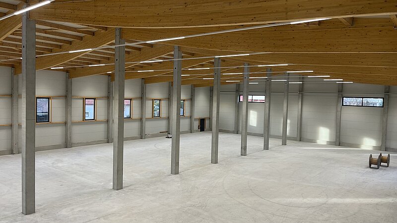 Innenansicht Halle bei Firma Hofer in Durach.