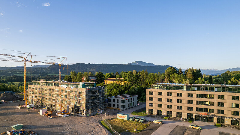 Außenansicht von dem Verwaltungsgebäude der Firma Geiger in Herzmanns, Waltenhofen.