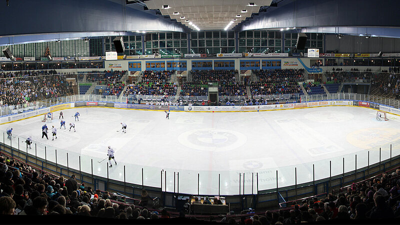 Innenansicht des Olympia Eisstadions in Garmisch während einer Verantstaltung.