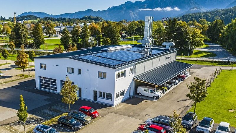 Luftaufnahme von der Lackiererei vom Autohaus Heuberger in Füssen.