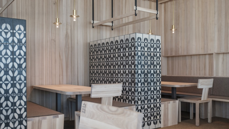 Innenansicht Restaurant mit Tischen, Gipfelrestaurant Nebelhorn